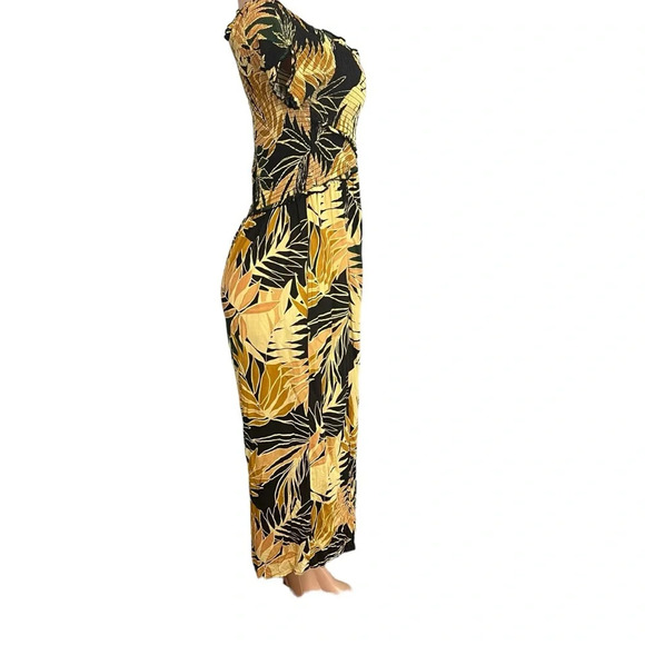 3/$30 🍂 Patrons Of Peace Tropical Print Short Sleeve Rayon Puckered Jumpsuit - Picture 4 of 8